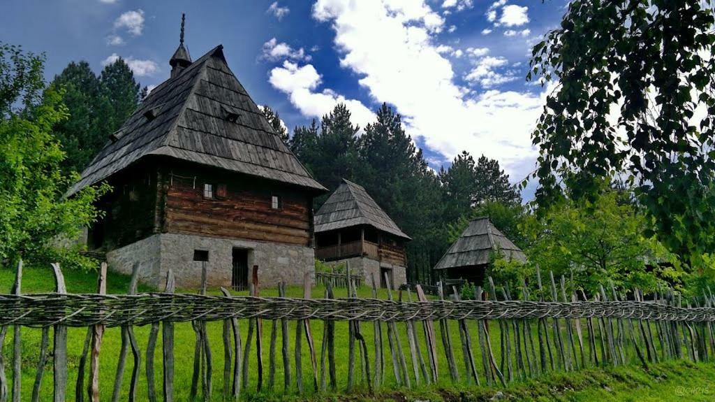 Apartmani Milic Sirogojno Exteriör bild